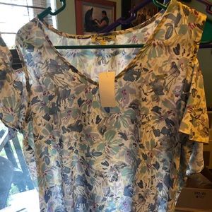 New with tag emme and Olivia top size med